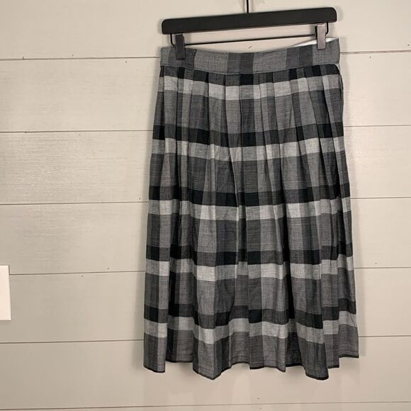 Handmade, black and gray large plaid print fitted waist pleaded skirt - Picture 4 of 6